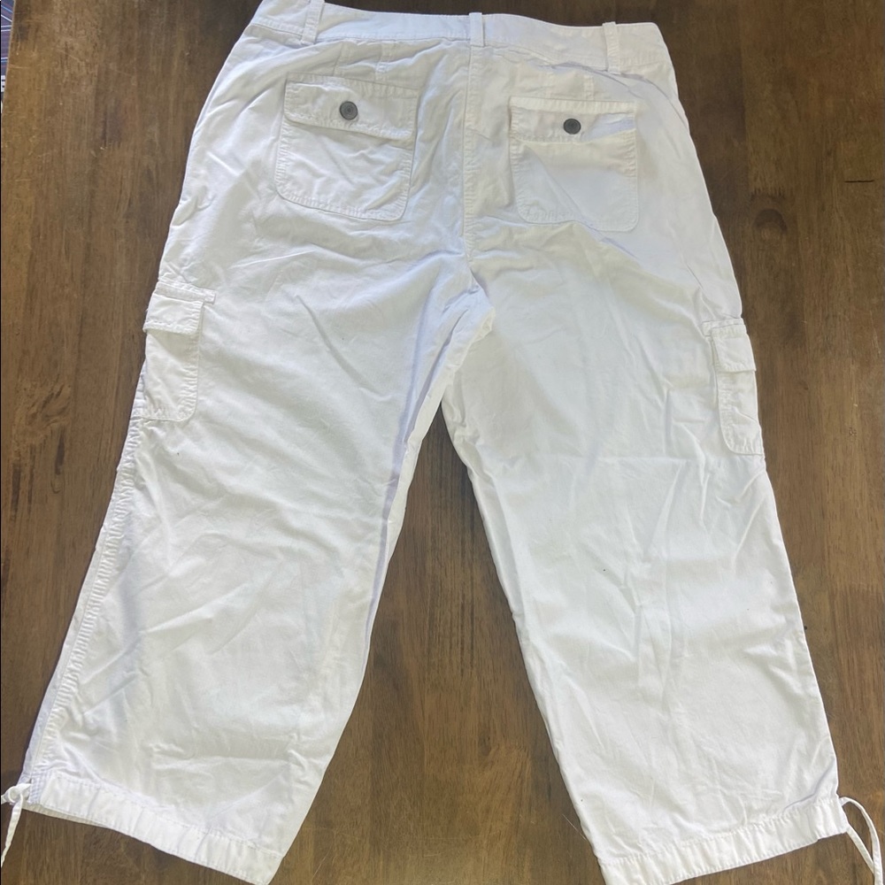 Anne Taylor Signature Fit White Cargo Capris - Picture 4 of 10